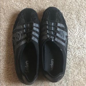 Skechers black size 8 shoe